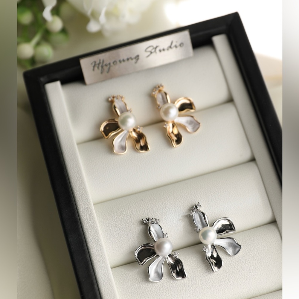 Silver/Gold Flower Freshwater Pearl Earrings